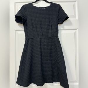 Theory A-Line Black Textured Knee Length Short Sleeves Dress Women’s Sz 6 EUC